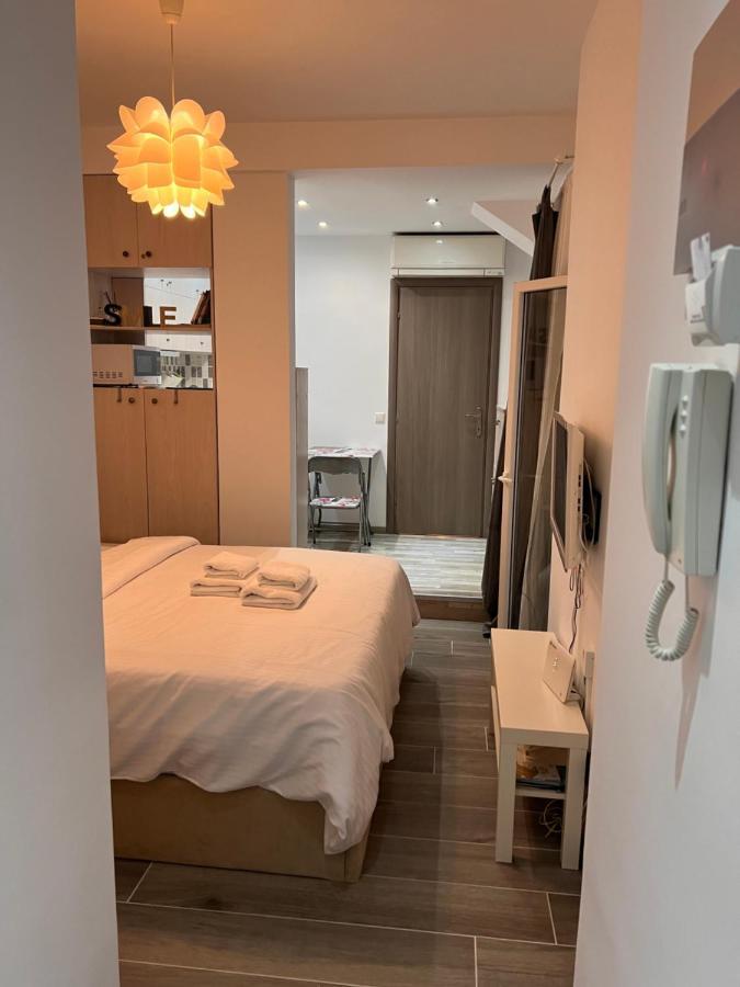 Small Budget Diamond Apartment In Agias Sofias. Tessalónica Exterior foto
