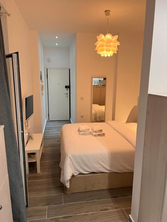 Small Budget Diamond Apartment In Agias Sofias. Tessalónica Exterior foto