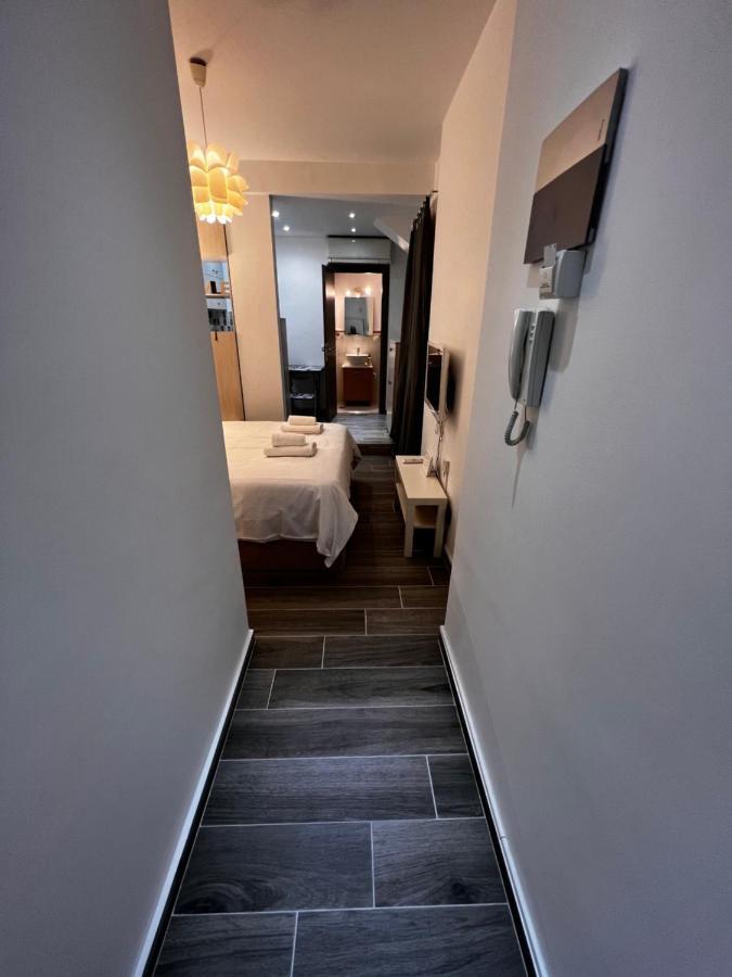 Small Budget Diamond Apartment In Agias Sofias. Tessalónica Exterior foto